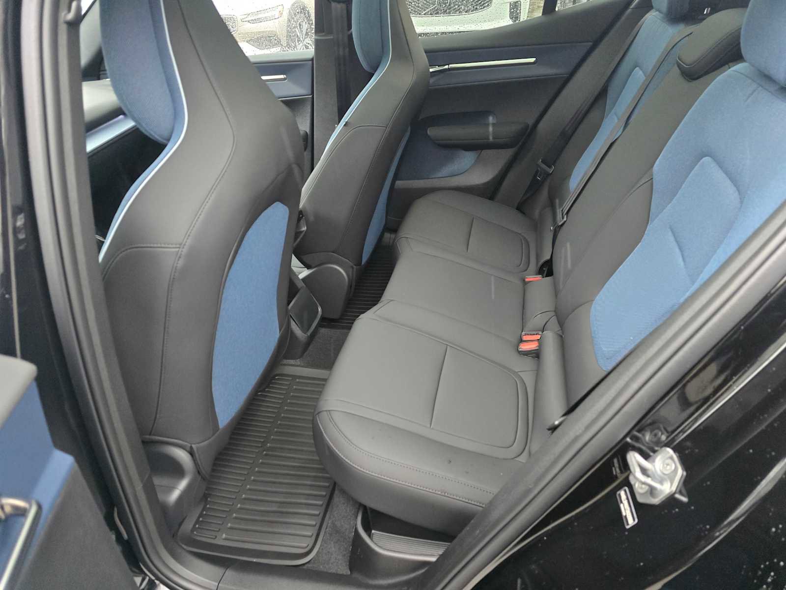 New 2026 Volvo EX30 Plus w/ Protection Package Premier RWD image 18