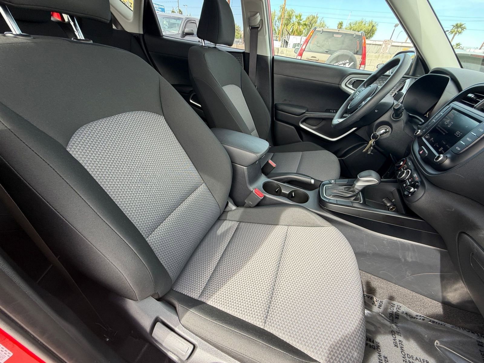 Used 2025 Kia Soul LX w/ LX Technology Package FWD image 34