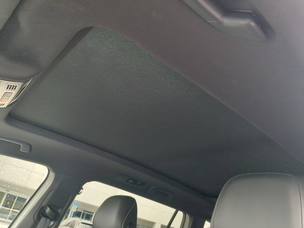 Certified 2023 Volkswagen Tiguan SE R-Line FWD image 20