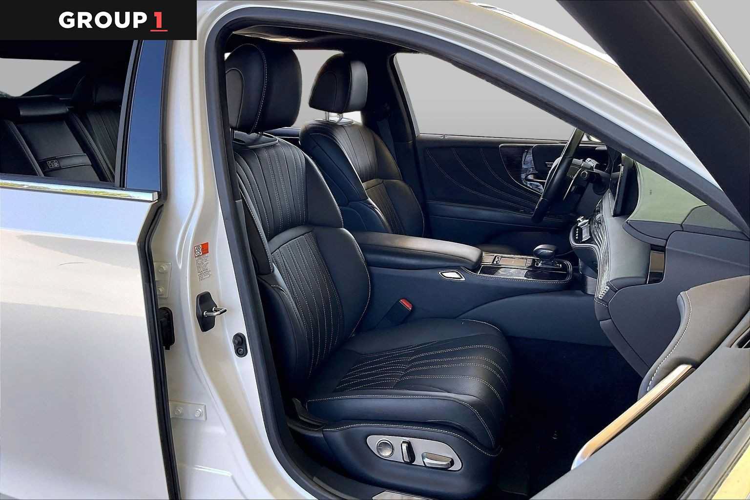 Used 2022 Lexus LS 500 w/ Interior Upgrade Package RWD image 8