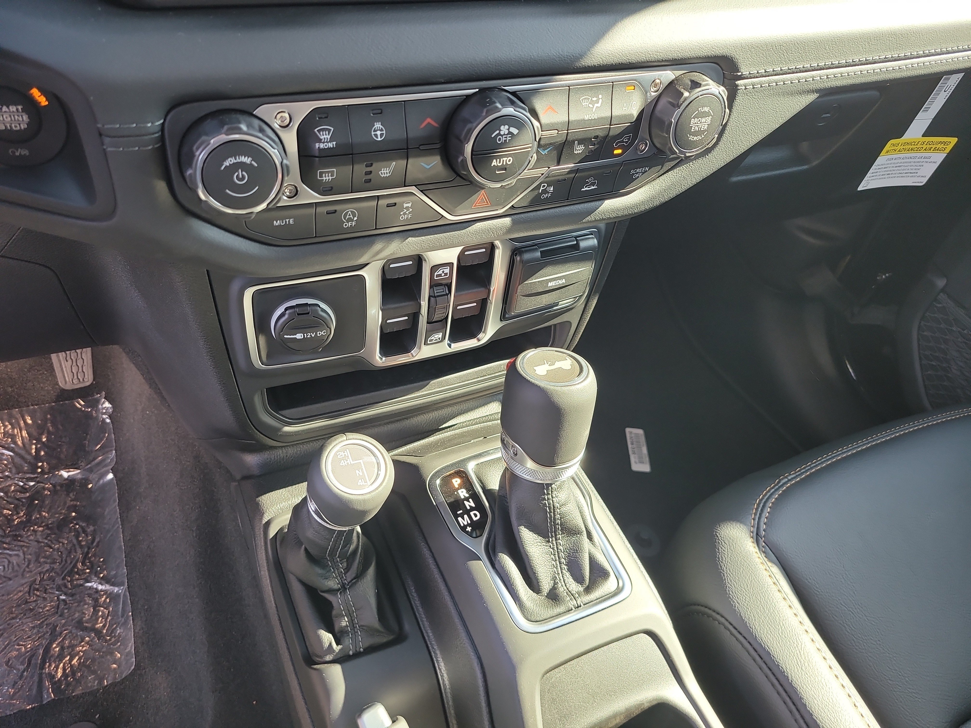 New 2026 Jeep Wrangler Unlimited Sahara AWD/4WD image 17