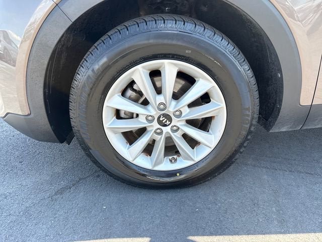 Used 2020 Kia Sorento LX FWD image 9