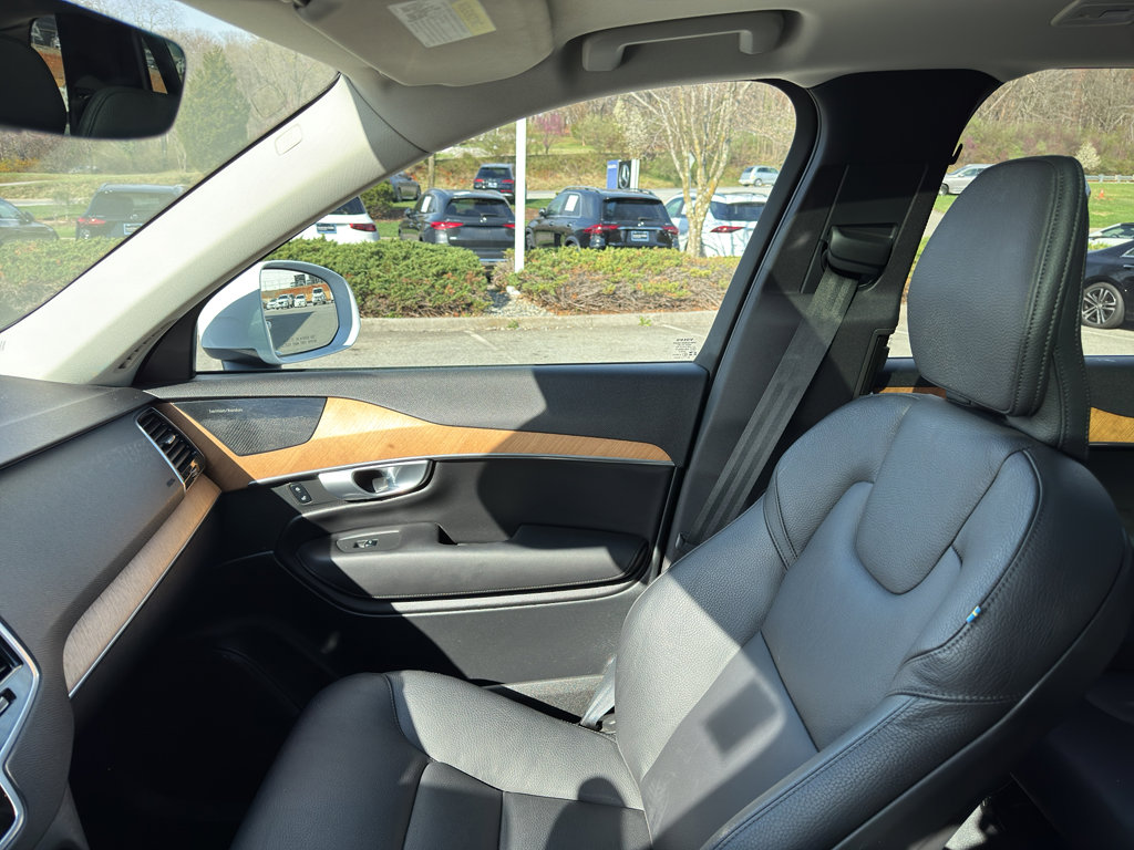 Certified 2024 Volvo XC90 B5 Plus w/ Protection Package Premier image 17