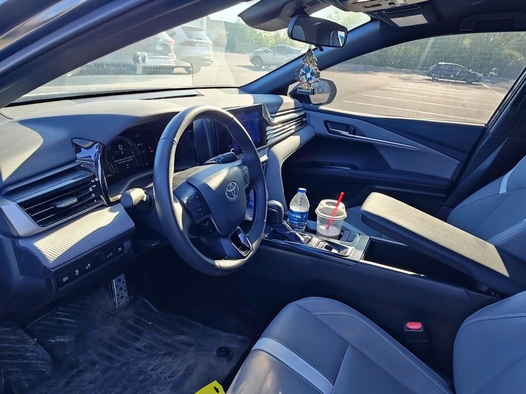 Used 2025 Toyota Camry SE image 7