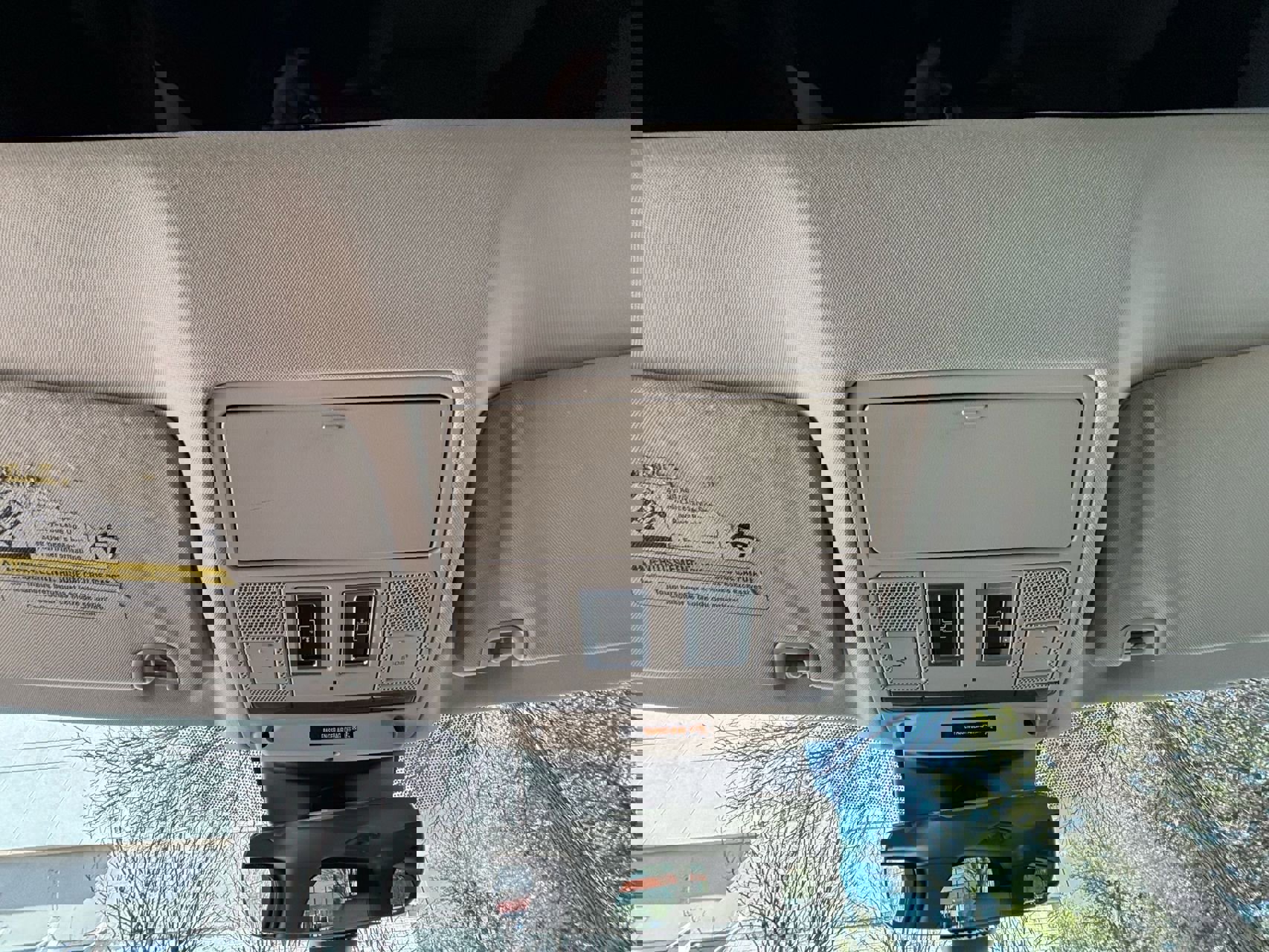 Used 2017 Land Rover Discovery SE image 34