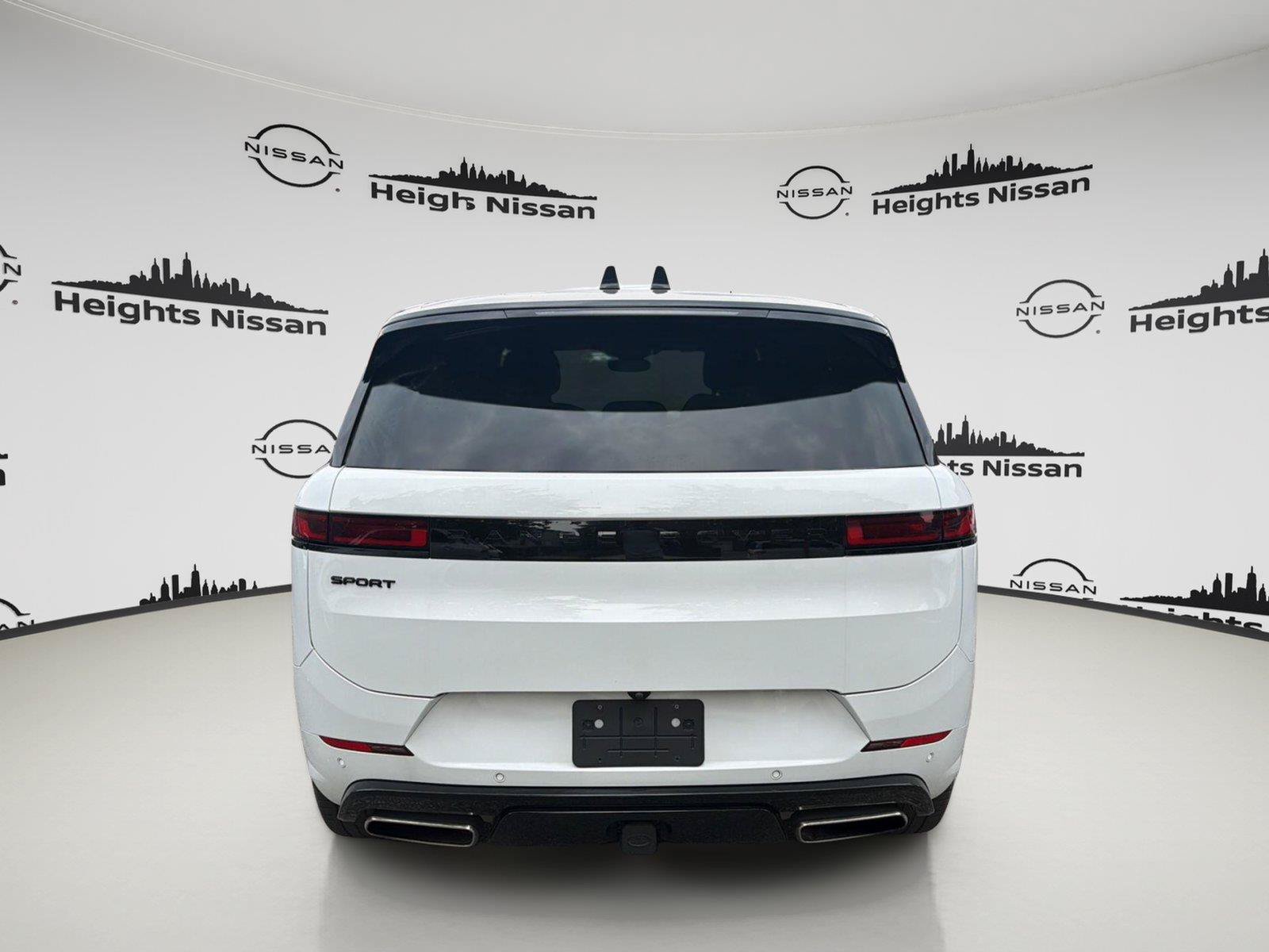 Used 2024 Land Rover Range Rover Sport Dynamic SE AWD/4WD image 4