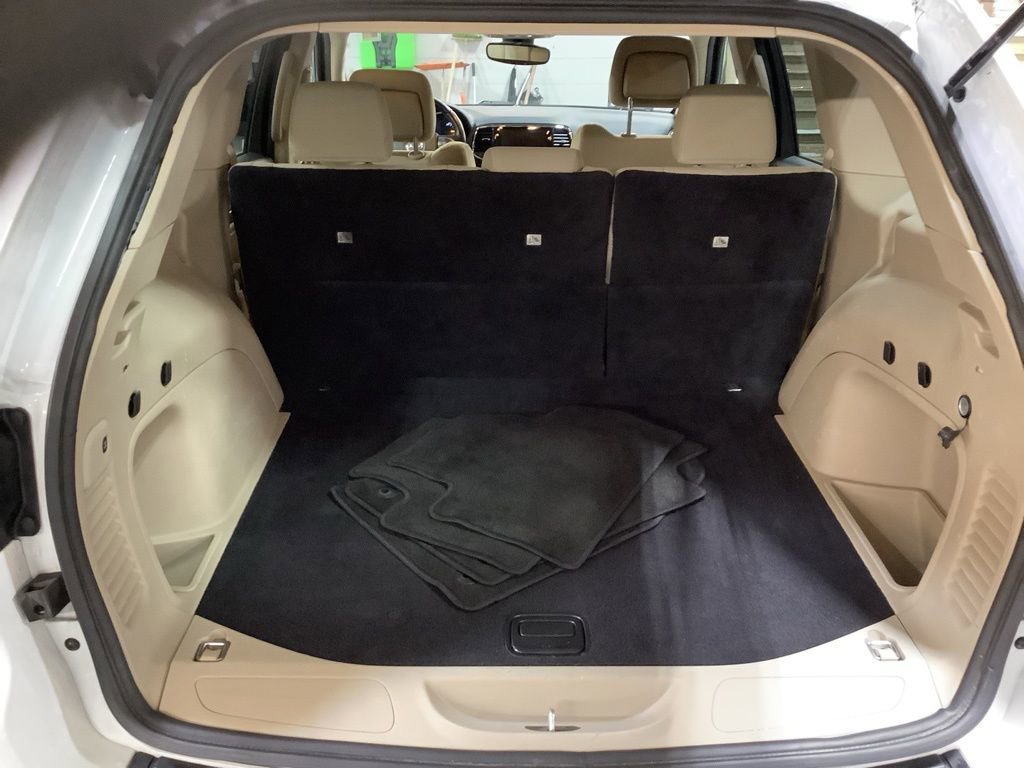 Certified 2022 Jeep Grand Cherokee Laredo E w/ Security & Convenience Group image 18