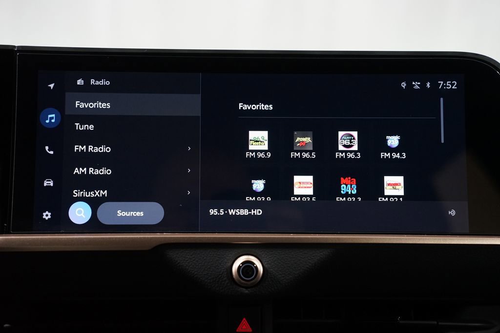 Certified 2025 Toyota Crown Signia image 19