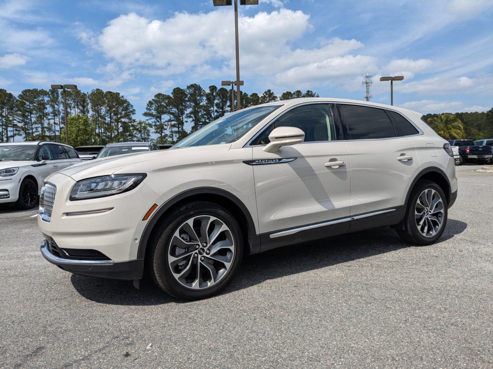 Certified 2023 Lincoln Nautilus Reserve w/ Equipment Group 201A image 11