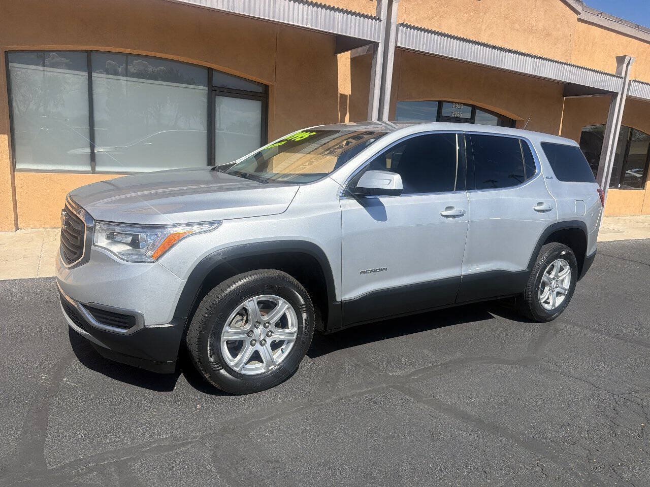 Used 2018 GMC Acadia SLE w/ LPO, Cargo Package FWD image 3