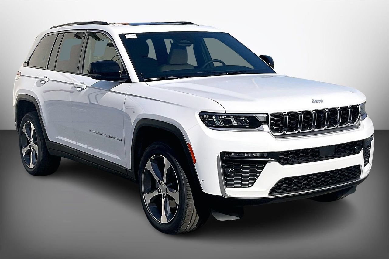 New 2026 Jeep Grand Cherokee Limited w/ Luxury Tech Group II AWD/4WD image 2