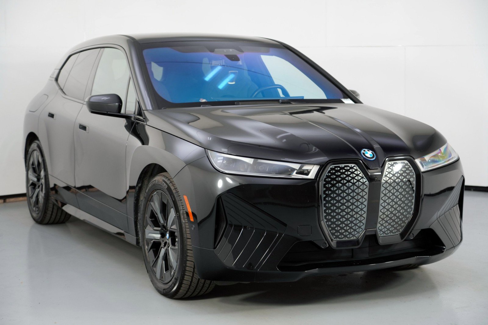 Used 2023 BMW iX M60 w/ Executive Package image 56