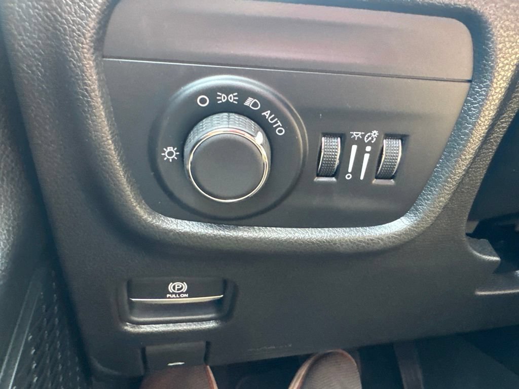 Used 2024 Jeep Grand Cherokee Altitude AWD/4WD image 27