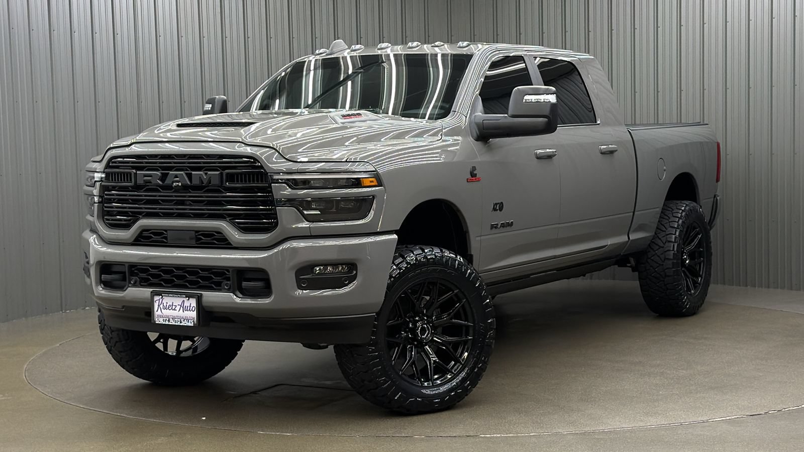 Used 2025 RAM 2500 Laramie AWD/4WD image 1
