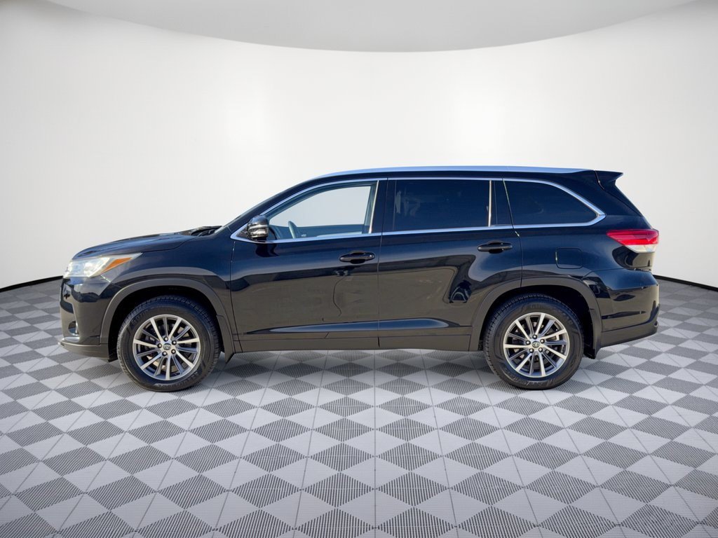 Used 2019 Toyota Highlander XLE AWD/4WD image 2