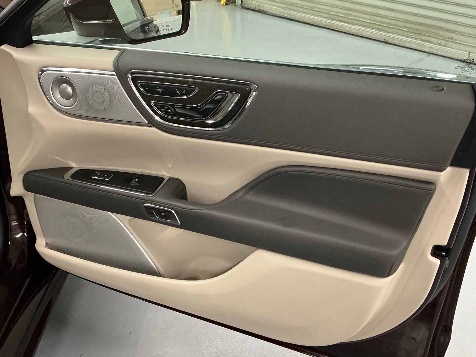 Used 2019 Lincoln Continental Reserve image 11