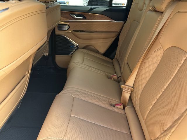 Certified 2022 Jeep Grand Cherokee Summit AWD/4WD image 22