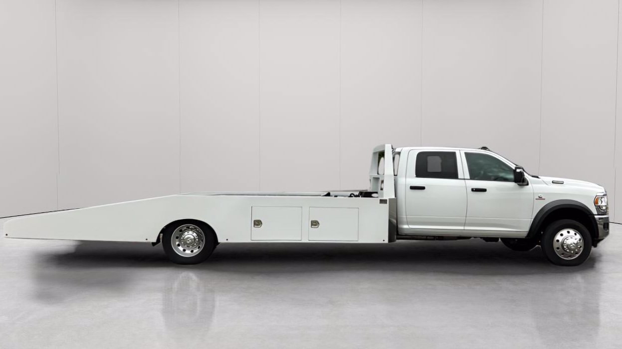 Used 2024 RAM 4500 Tradesman w/ Chrome Appearance Group RWD image 3