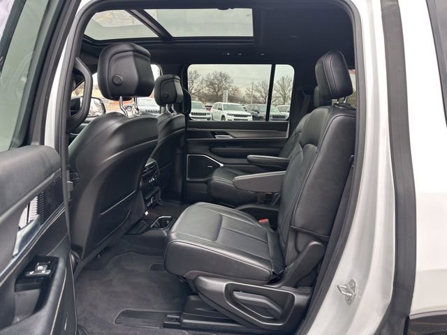 Certified 2024 Jeep Wagoneer Series II image 27