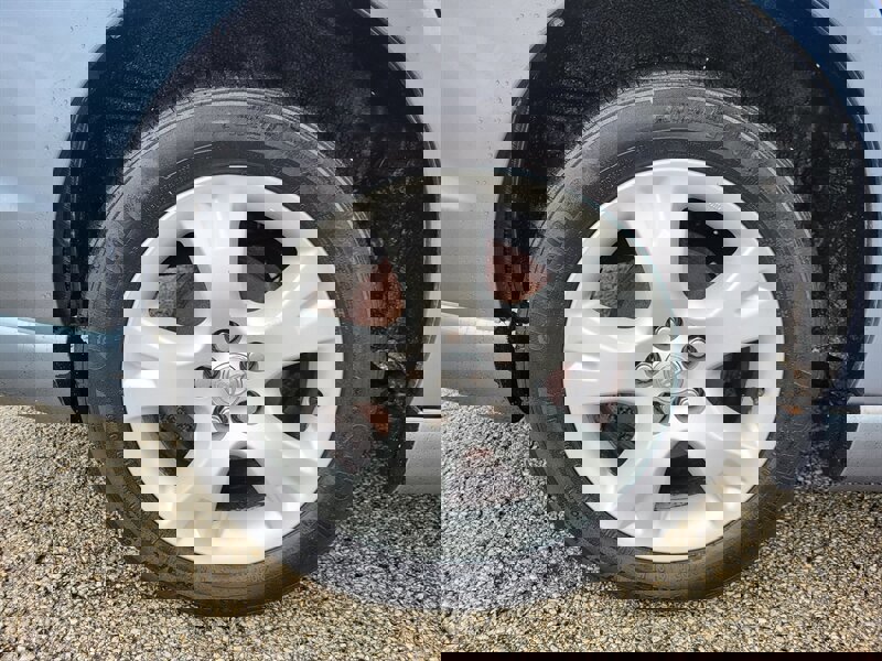 Used 2006 Toyota Matrix XR image 28