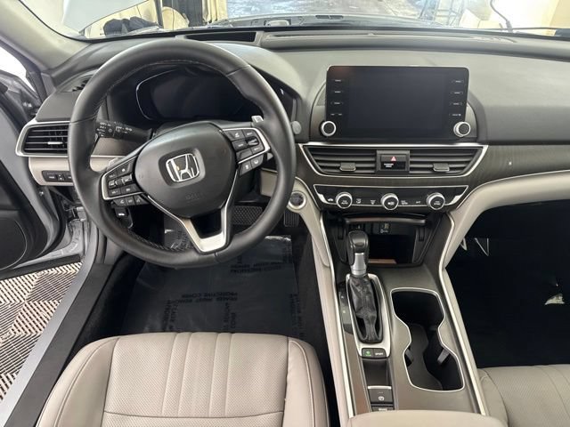 Used 2018 Honda Accord Touring image 32