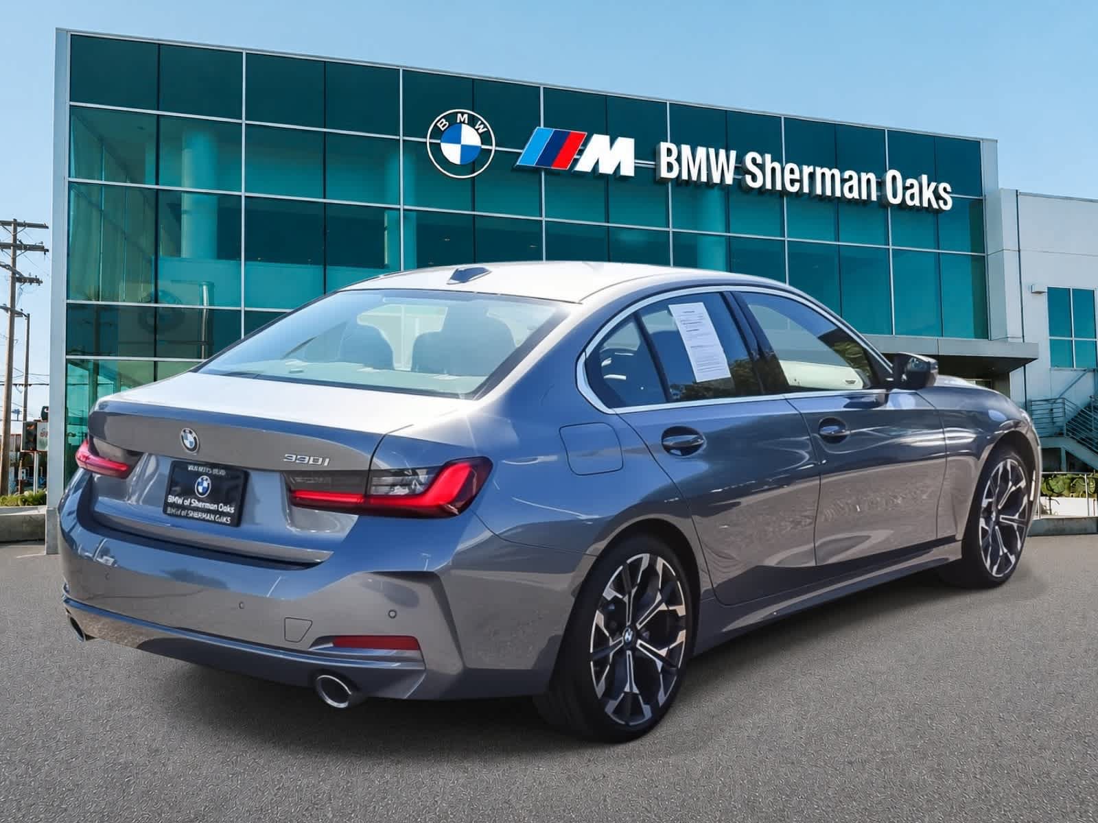 Used 2026 BMW 330i Sedan w/ Premium Package RWD image 4