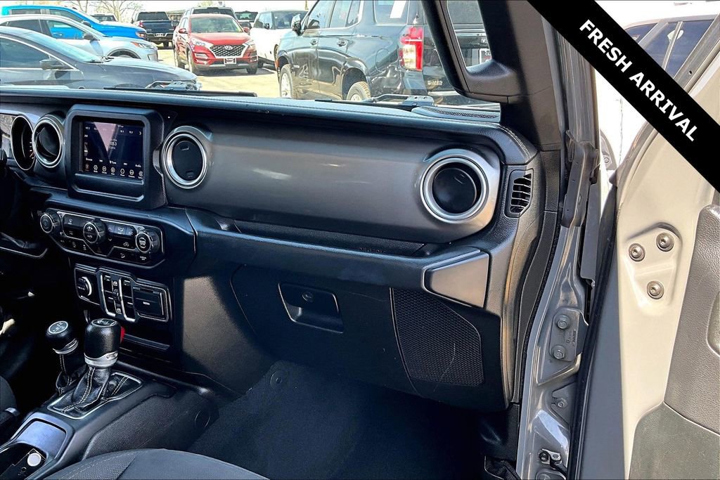 Used 2020 Jeep Wrangler Unlimited Sahara image 24