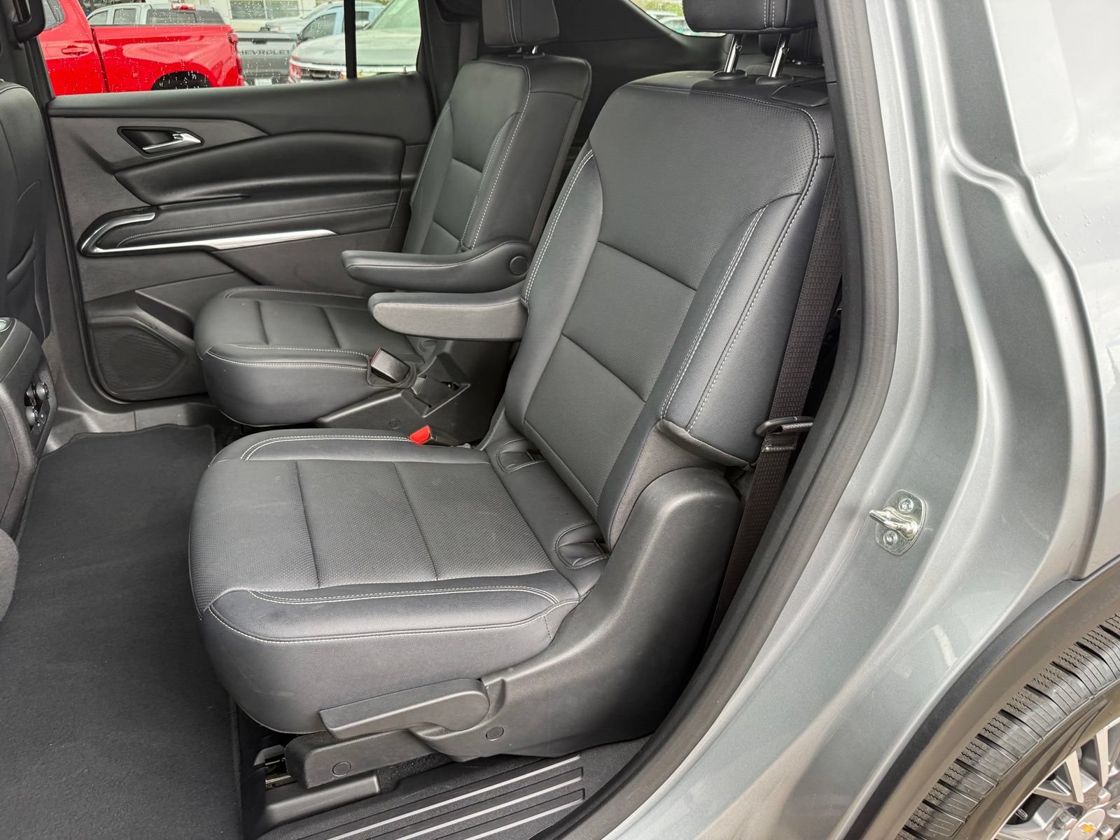 Certified 2025 Chevrolet Traverse LT FWD image 32