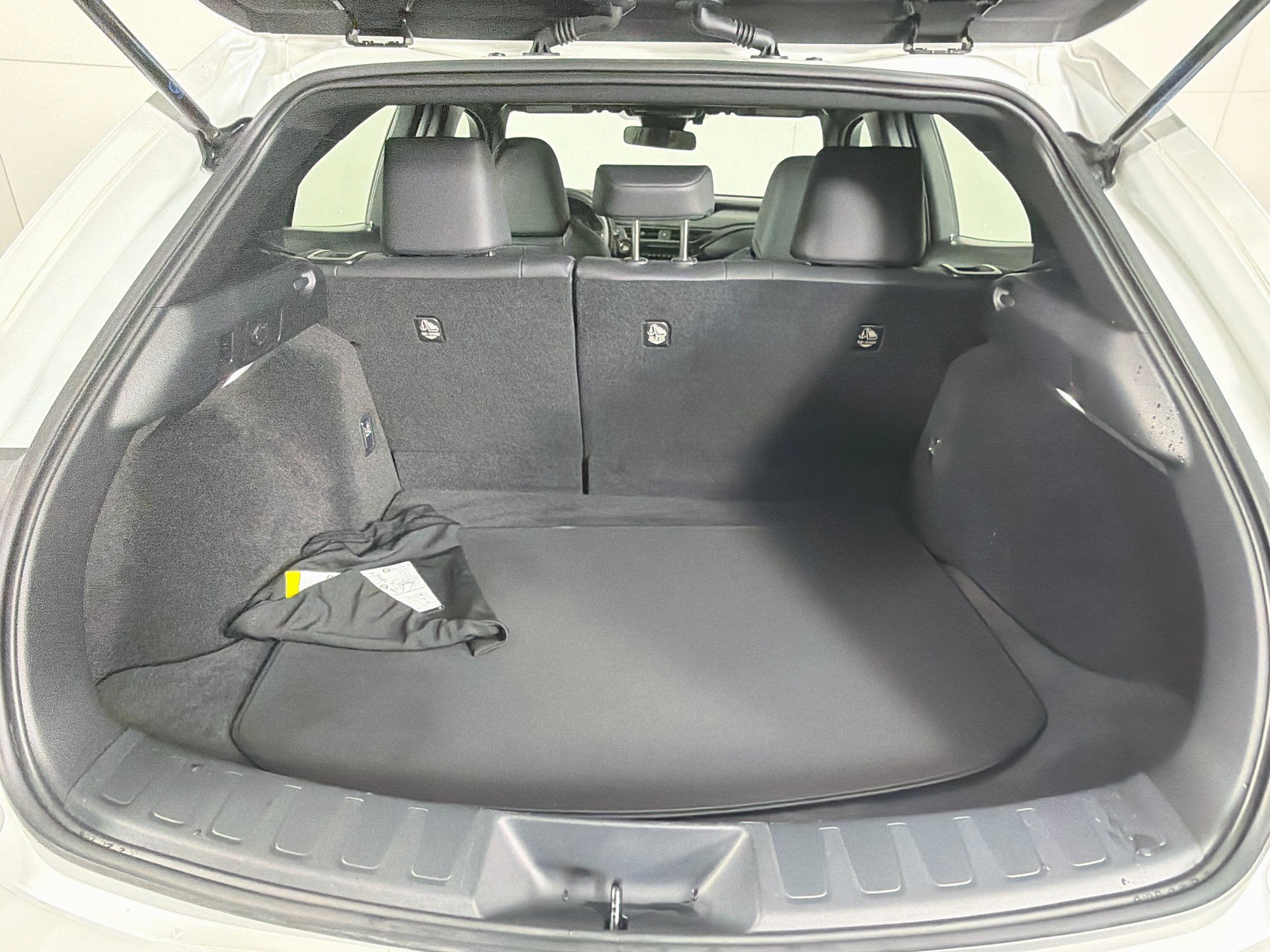 Used 2022 Lexus UX 200 w/ Accessory Package (Z2) FWD image 28