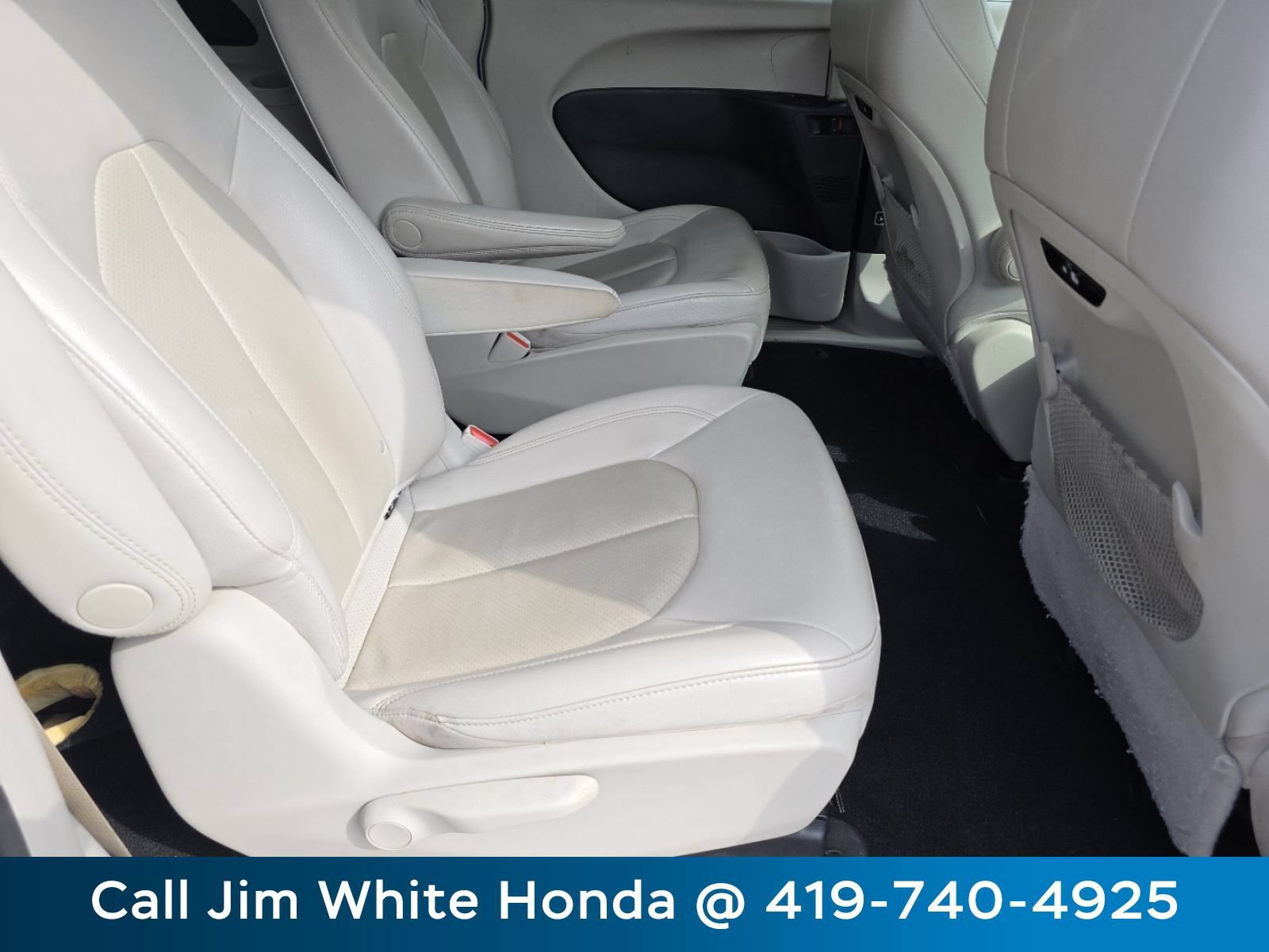 Used 2021 Chrysler Pacifica Touring-L FWD image 17