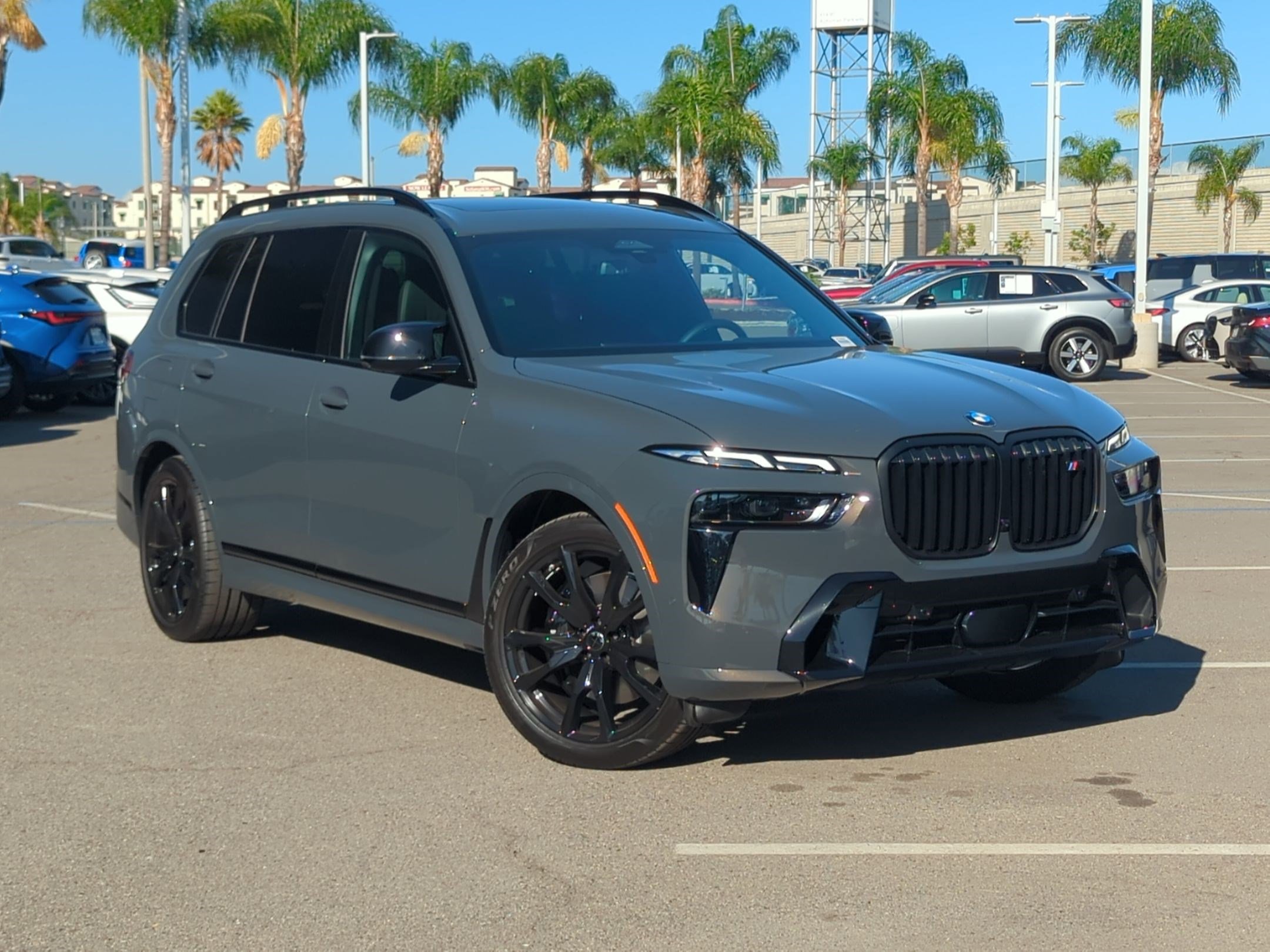 Used 2025 BMW X7 M60i w/ Executive Package image 2