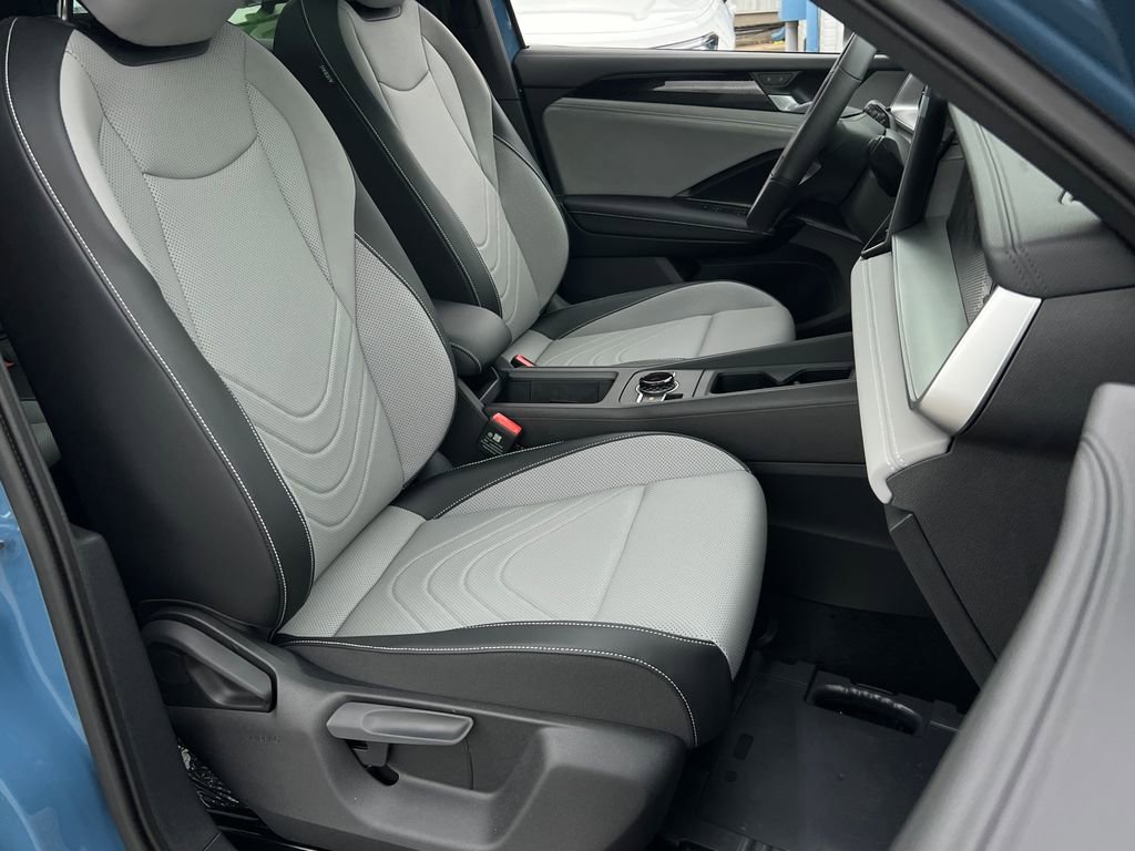 New 2026 Volkswagen Tiguan SE R-Line image 9