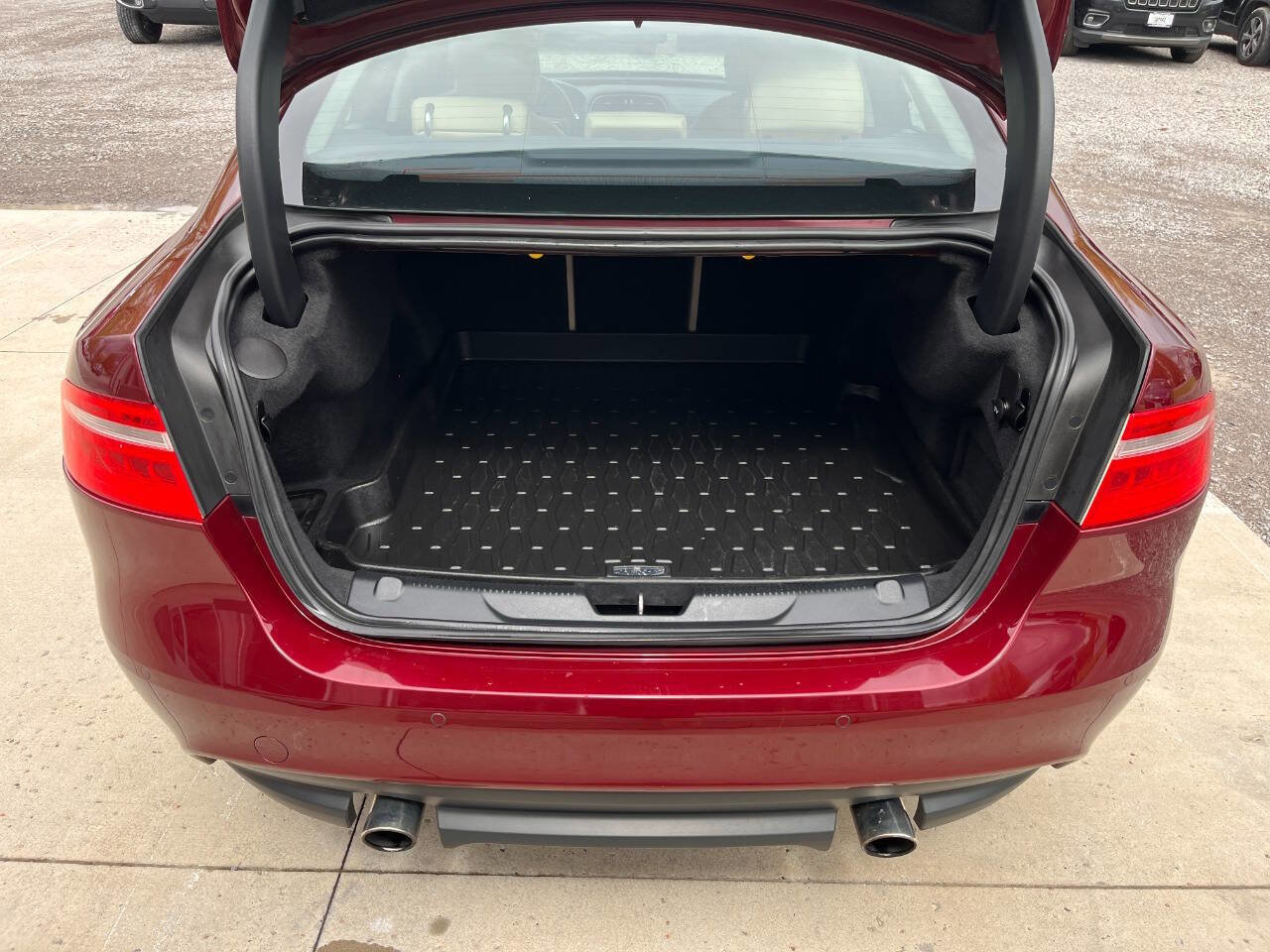 Used 2017 Jaguar XE Premium AWD/4WD image 16