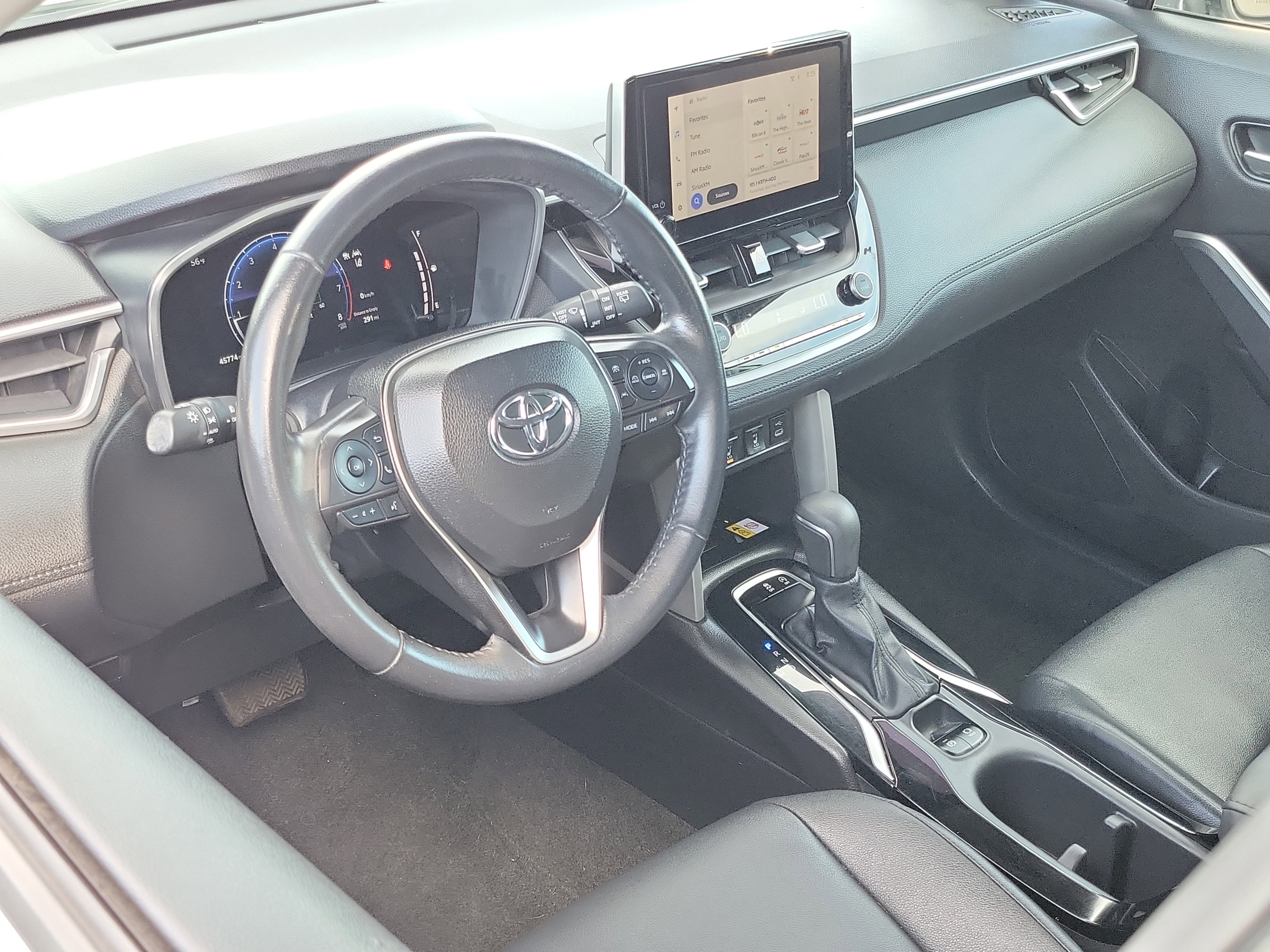 Used 2023 Toyota Corolla Cross XLE image 5