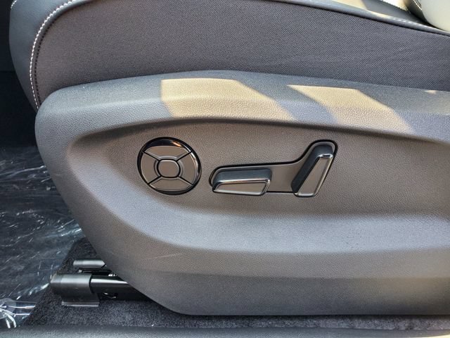 New 2026 Volkswagen Tiguan SE AWD/4WD image 18
