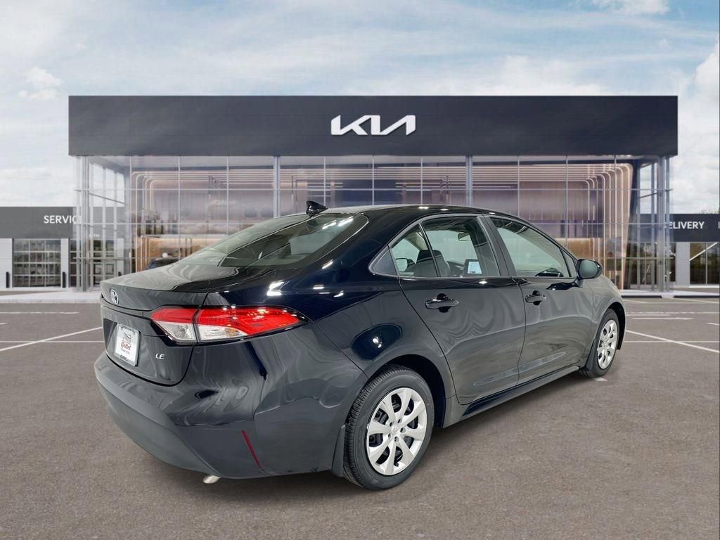 Used 2025 Toyota Corolla LE image 8
