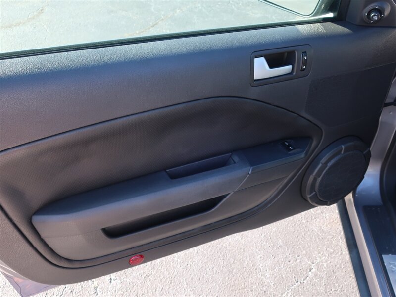 Used 2006 Ford Mustang Premium RWD image 11