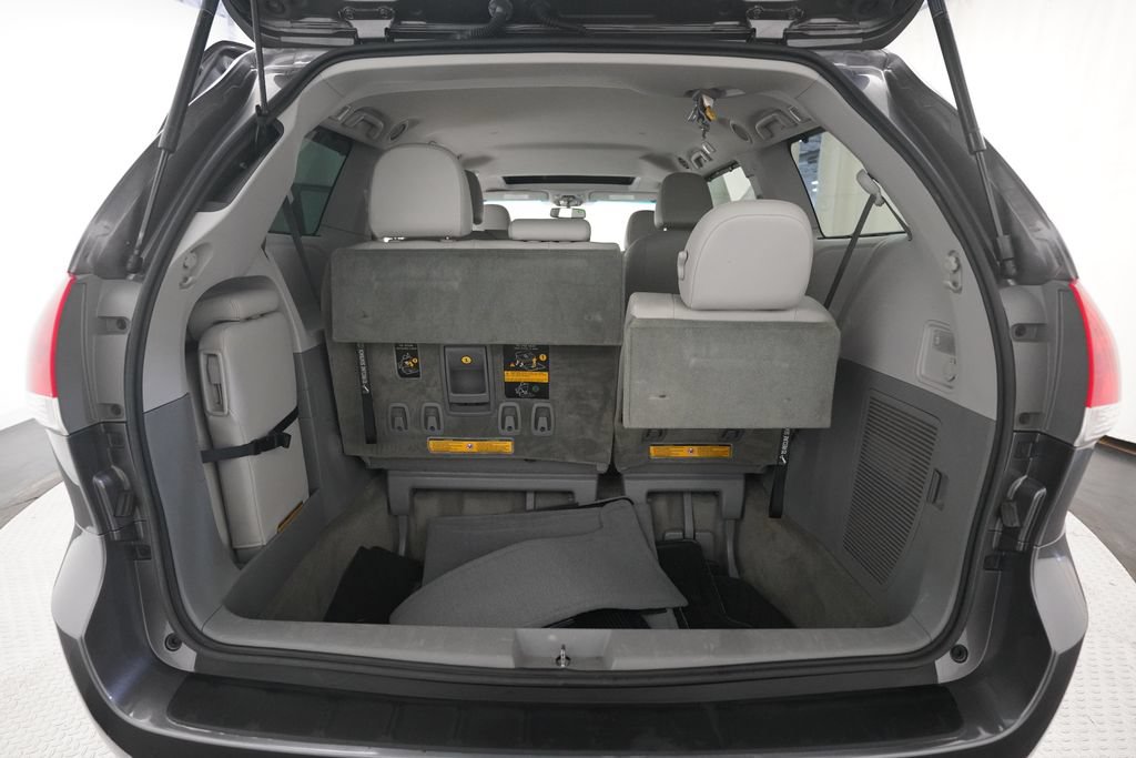 Used 2014 Toyota Sienna XLE FWD image 10