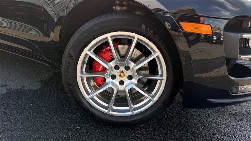Used 2018 Porsche Macan Turbo AWD/4WD image 16