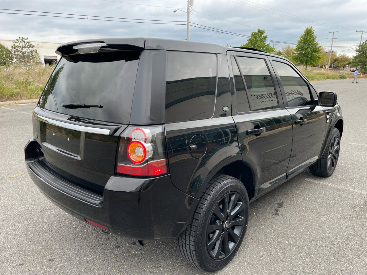 Used 2015 Land Rover LR2 HSE image 3