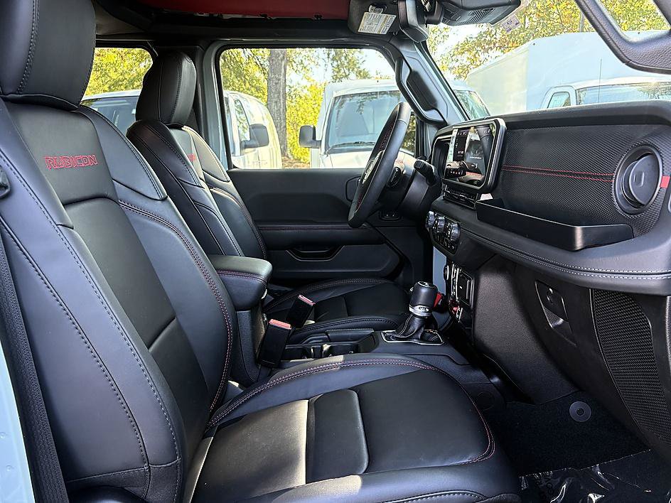 Used 2024 Jeep Wrangler Unlimited Rubicon AWD/4WD image 13