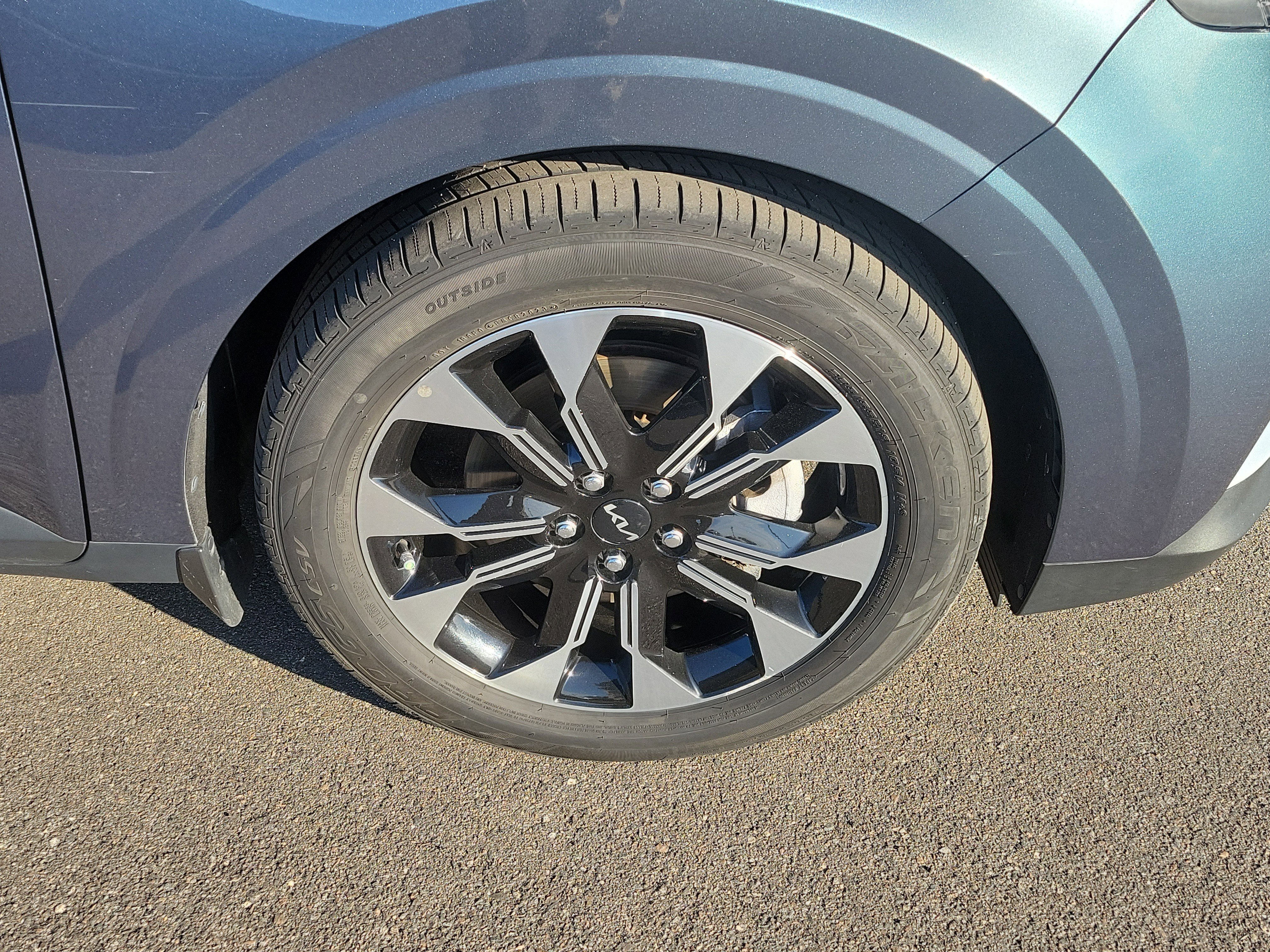 Certified 2022 Kia Carnival EX image 42