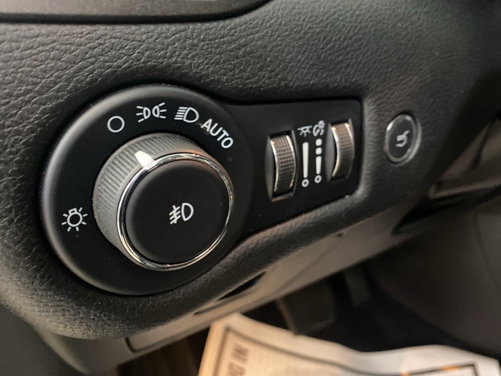 Used 2022 Jeep Cherokee Trailhawk w/ Comfort/Convenience Group image 20