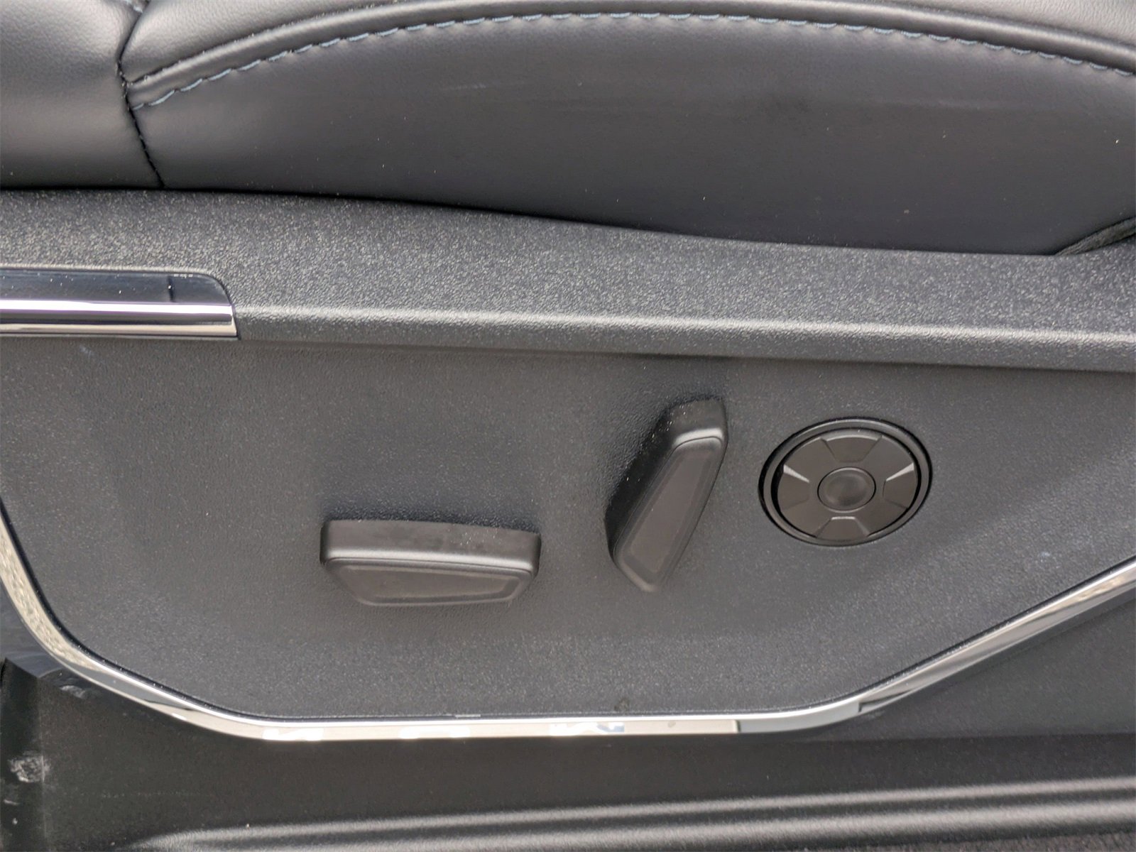 New 2025 Ford F250 Platinum w/ FX4 Off-Road Package image 21