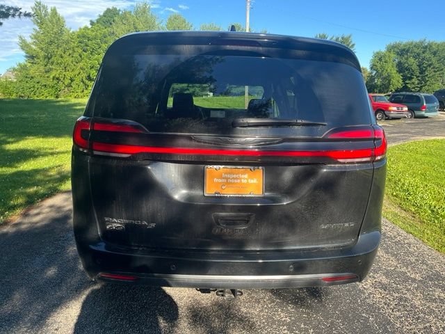 Used 2025 Chrysler Pacifica Limited FWD image 4