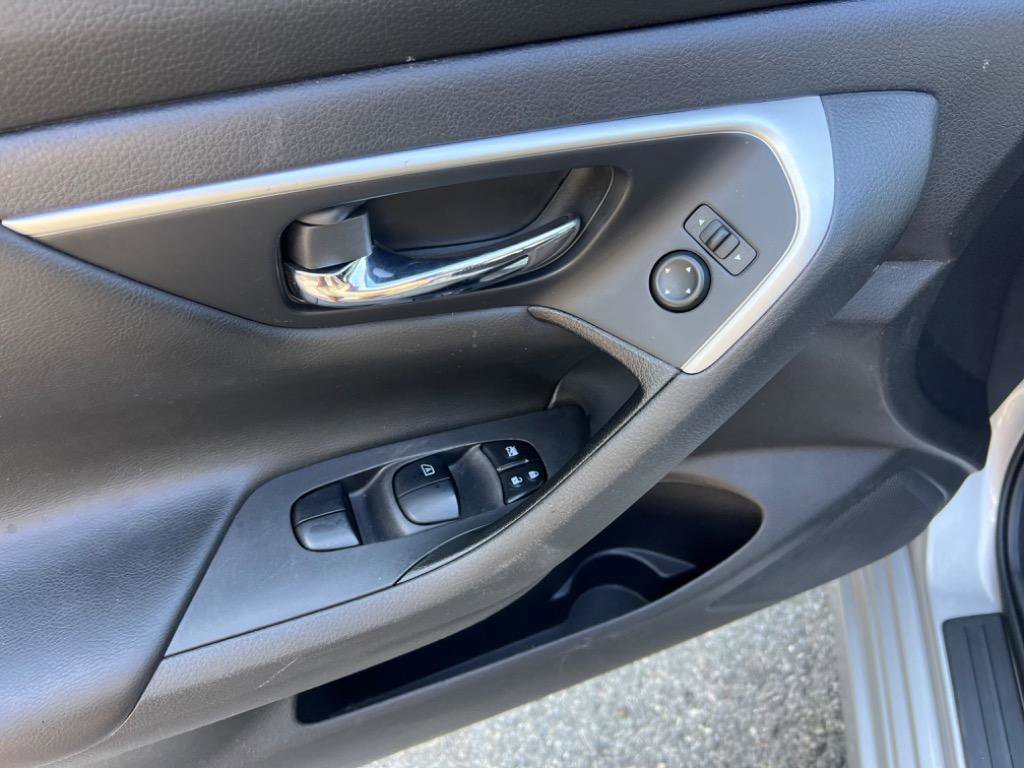 Used 2018 Nissan Altima 2.5 SV FWD image 9