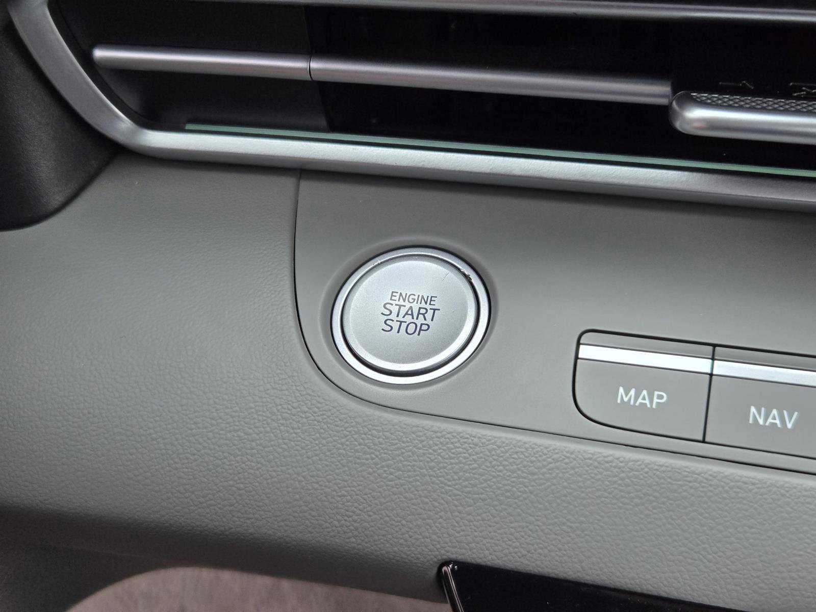 Used 2024 Hyundai Elantra Blue image 11