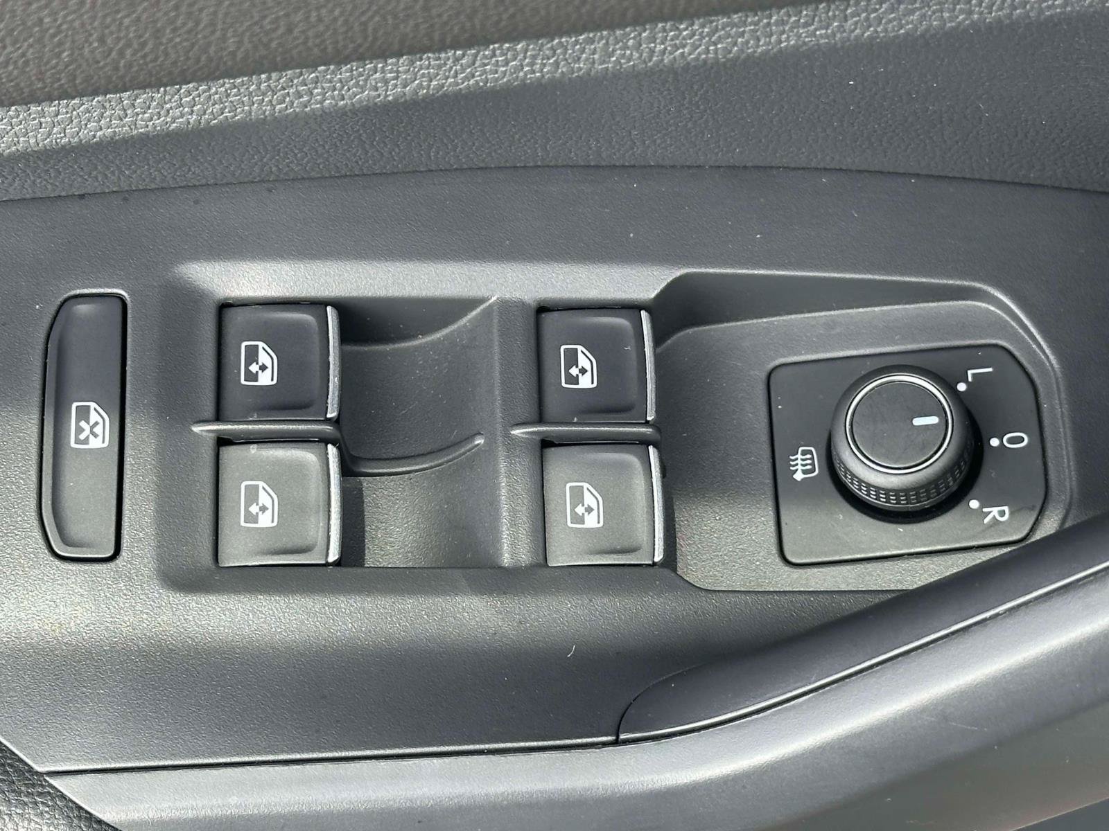 Used 2024 Volkswagen Jetta SE w/ Panoramic Sunroof Package FWD image 13