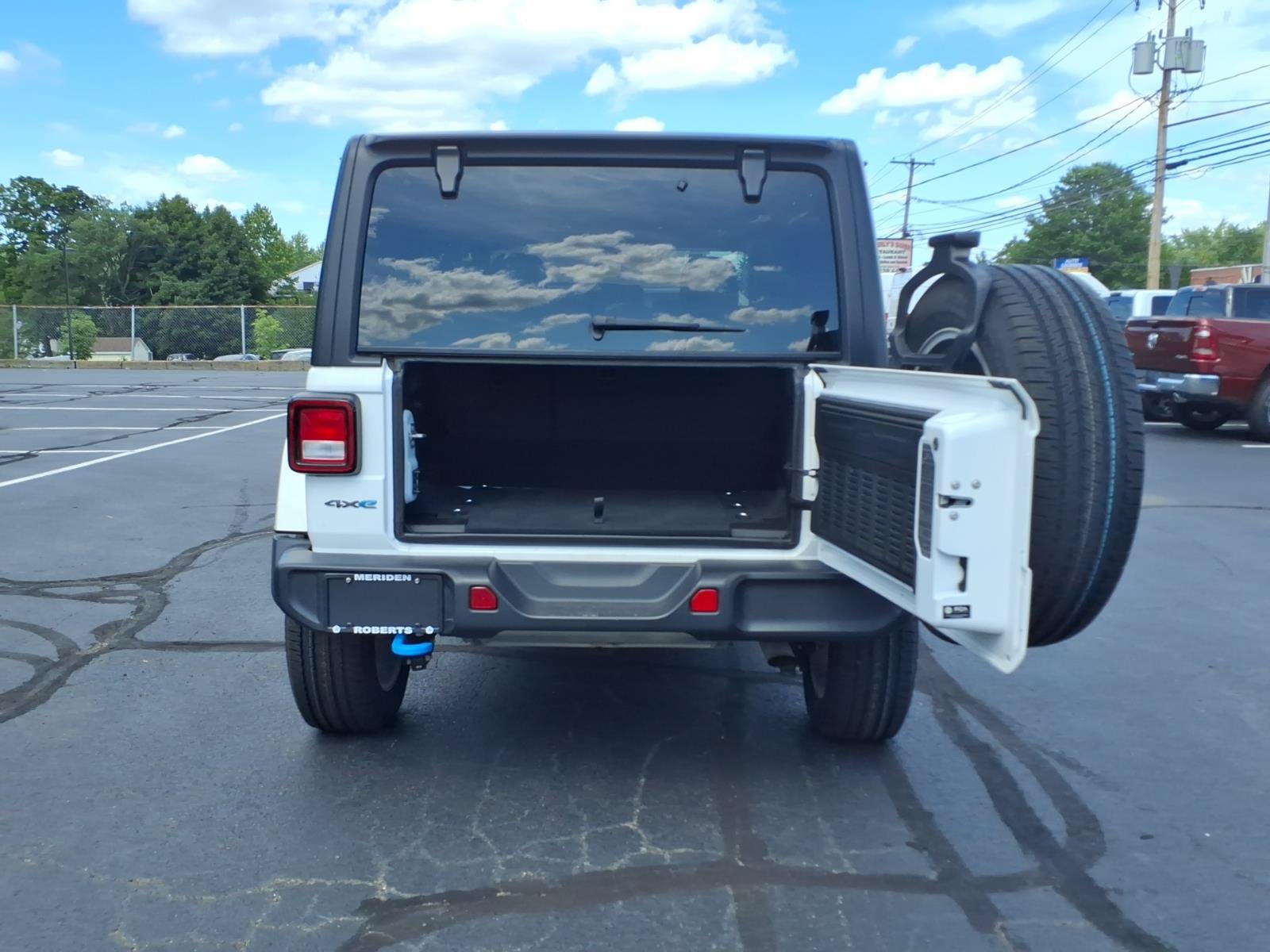 Used 2024 Jeep Wrangler Unlimited AWD/4WD image 7