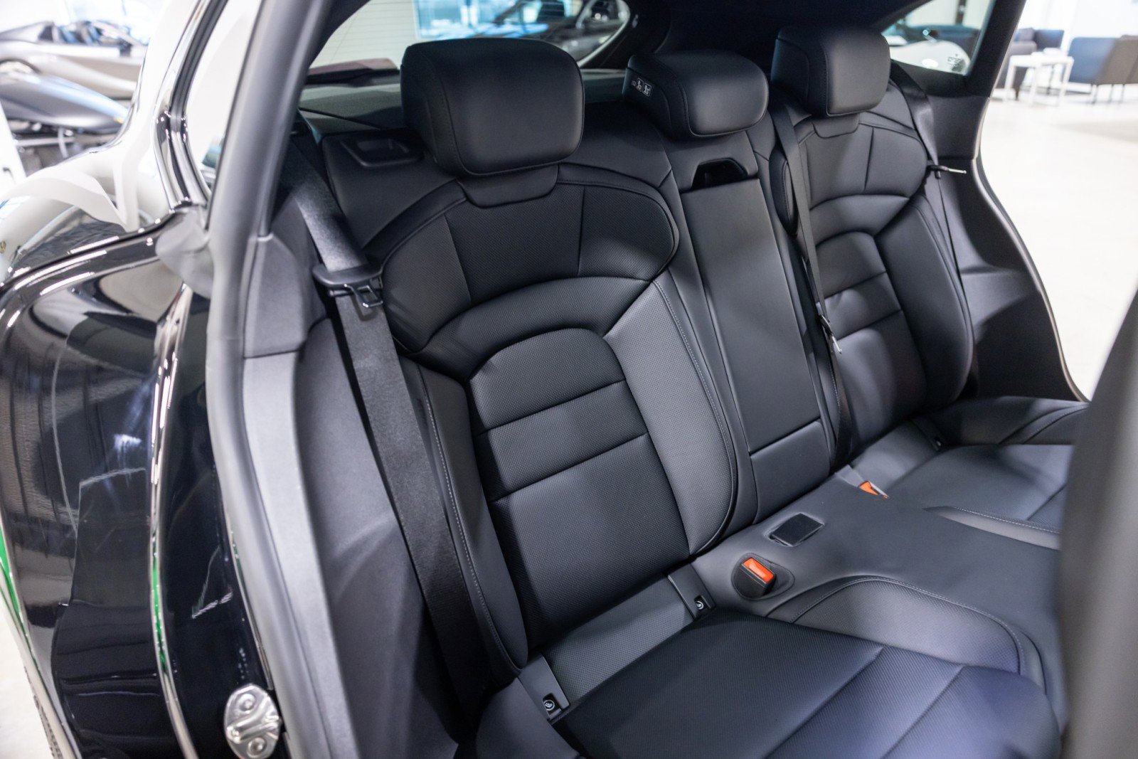 Used 2024 Porsche Taycan 4S image 33